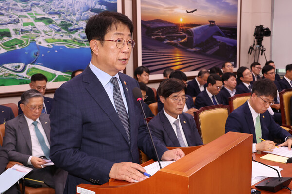 박상우 국토교통부 장관이 26일 국회 국토교통위원회 전체회의에서 전세사기 유형 및 피해 규모 등에 관해 보고하고 있다. [사진=연합뉴스]