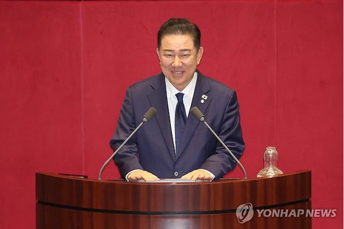 27일 국회 운영위원장으로 선출된 더불어민주당 원내대표 3선 김병기 의원. [사진=연합뉴스]