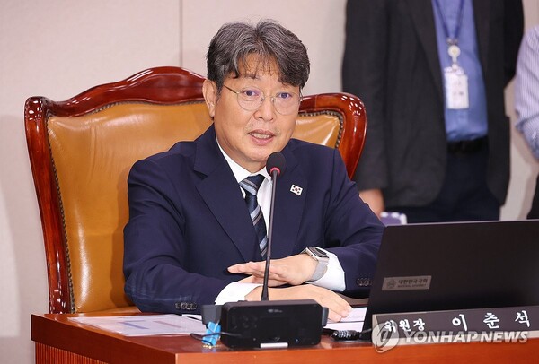 1일 국회에서 열린 법제사법위원회 전체회의에서 더불어민주당 소속 이춘석 위원장이 발언하고 있다. [사진=연합뉴스]