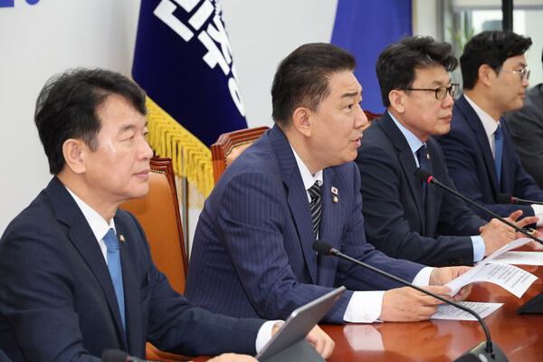 더불어민주당 김병기 당대표 직무대행 겸 원내대표가 3일 서울 여의도 국회에서 열린 정책조정회의에서 발언하고 있다. [사진=연합뉴스]