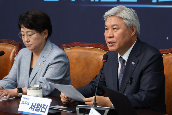 조국혁신당 서왕진 원내대표는 4일 라디오에 출연해 "대통령도 검찰개혁에 대해 확고한 개혁 의지를 갖고 있었다, 다만 검찰은 일반 관료와는 다른 특수공무원이기 때문에 경계하고 주의할 필요가 있다"고 말했다. [사진=연합뉴스]