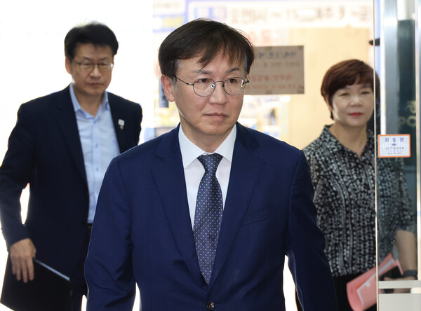 한동수 더불어민주당 윤리심판원장이 7일 서울 여의도 당사에서 열린 윤리심판원 회의에 참석하고 있다. [사진=연합뉴스]