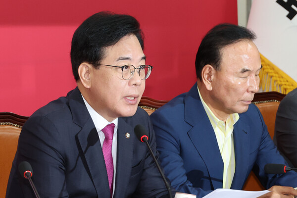 국민의힘 송언석 비상대책위원장 겸 원내대표가 11일 서울 여의도 국회에서 열린 비상대책위원회의에서 발언하고 있다. [사진=연합뉴스]