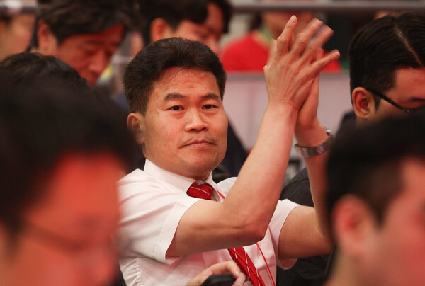 한국사 강사 전한길 씨가 8일 대구 북구 엑스코에서 열린 국민의힘 제6차 전당대회 대구·경북 합동연설회에 참석하고 있다. [사진=연합뉴스]