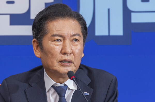 송언석 국민의힘 비상대책위원장 겸 원내대표는 국민의힘 해산을 주장하는 정청래 민주당 당대표를 향해 "여전히 정신세계가 개딸당 당수라는 인식밖에 되지 않는 게 아니냐는 국민적 우려가 있다"고 비판했다. [사진=연합뉴스]