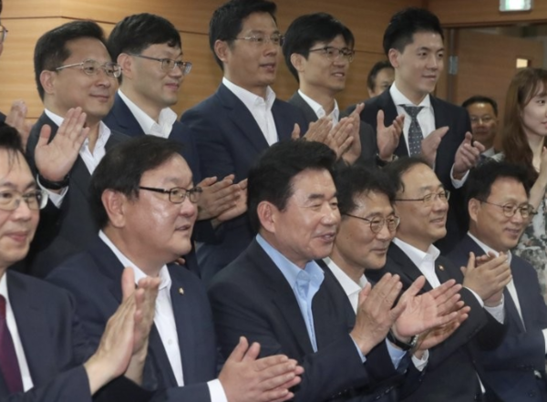 14일 국정기획위원회 해단식에서 기념촬영하고 있다. [사진=연합뉴스]