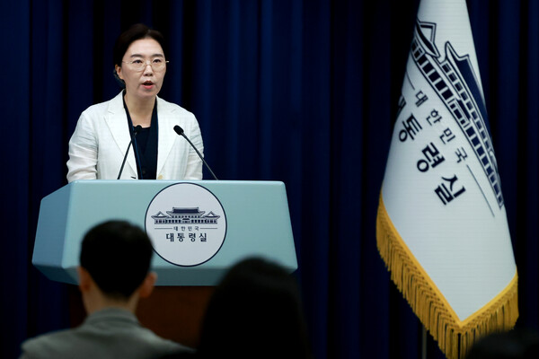 강유정 대통령실 대변인이 14일 서울 용산 대통령실 청사에서 15일 예정된 국민임명식 등 현안 브리핑을 하고 있다. [사진=연합뉴스]