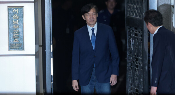 조국혁신당 조국 전 대표가 15일 광복절 특별사면·복권 조치로 출소하며 서울 구로구 남부교도소를 나서고 있다. [사진=연합뉴스]