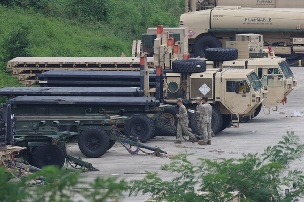 한미 연합 군사훈련 을지 자유의 방패(UFS·을지프리덤실드) 연습이 시작된 18일 경기도 동두천시 미군 기지에서 장병들이 차량을 점검하며 훈련을 준비하고 있다. [사진=연합뉴스]