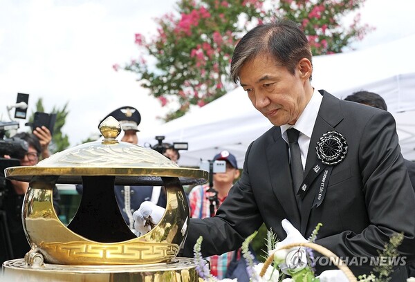 조국 전 조국혁신당 대표가 광복절 특사 후 정치 재개를 선언하면서 정치권에 거센 후폭풍이 불고 있다 [사진=연합뉴스]
