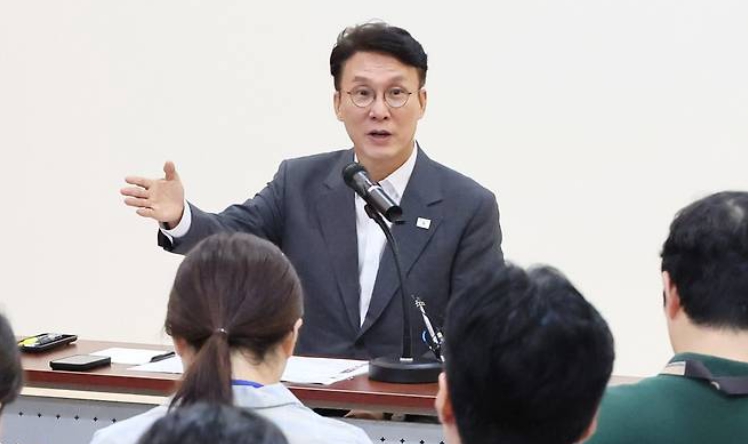 김민석 국무총리가 19일 기자간담회를 열고 '검찰개혁 공론화'를 강조했다. [사진=연합뉴스]