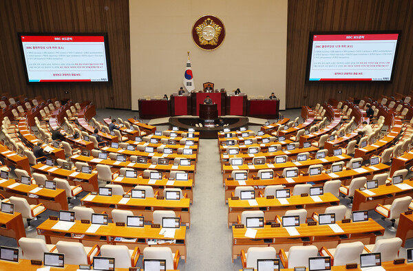 21일 서울 여의도 국회 본회의에서 국민의힘 최형두 의원이 EBS법 개정안에 대한 무제한 토론을 이어가고 있다.