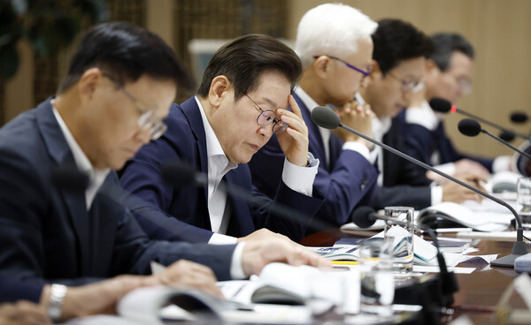  이재명 대통령이 22일 용산 대통령실에서 제1회 국가과학기술자문회의 전원회의를 하고 있다. [사진=연합뉴스, 대통령실통신사진기자단]