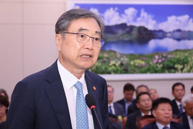 조현 외교부장관이 한일정상회담 공식 수행을 건너뛰고 21일 오후 갑자기 미국으로 출국했다. 사진은 지난 18일 조현 외교부 장관이 국회 외교통일위원회 전체회의에 참석해 발언하고 있다. [사진=연합뉴스]