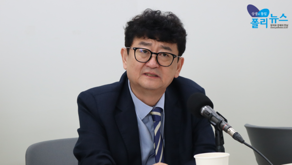 김능구 폴리뉴스 대표가 16일 김재원 국민의힘 최고위원과 국민의힘 분석과 전망에 대해 인터뷰 하고 있다. [사진=이준수PD]