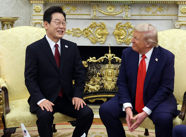  이재명 대통령과 도널드 트럼프 미국 대통령이 8월 25일(현지시간) 미국 워싱턴DC 백악관에서 정상회담을 하고 있다. [사진=연합뉴스]