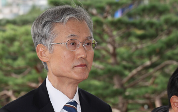 조희대 대법원장이 24일 서울 서초구 대법원으로 출근하고 있다. [사진=연합뉴스]