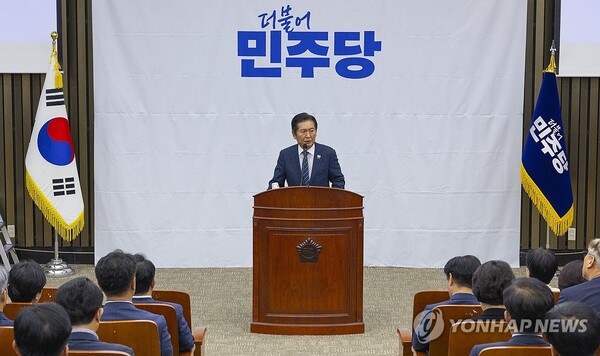 더불어민주당 정청래 대표가 정부조직법 처리를 예고한 본회의를 앞둔 25일 서울 여의도 국회에서 열린 의원총회에서 발언하고 있다. [사진=연합뉴스]