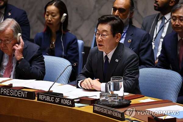 이재명 대통령이 24일(현지시간) 미국 뉴욕 유엔본부에서 안전보장이사회 공개 토의를 주재하고 있다. [사진=연합뉴스]