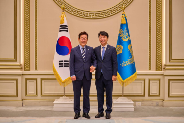 이재명대통령과의 문진석 의원이 용산 대통령실에서 함께 만남의 자리를 가졌다. [시진= 문진석 의원실 제공)