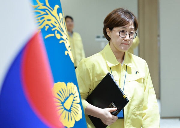 김현지 대통령실 총무비서관이 8월 18일 서울 용산 대통령실 청사에서 이재명 대통령 주재로 열린 을지 국무회의에 배석하고 있다. [사진=연합뉴스]