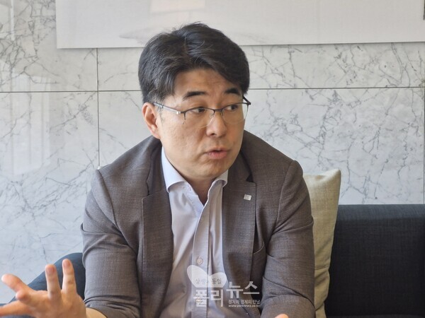 박희찬 미래에셋증권 리서치센터장은 "K-컬처 활용해 산업 전반으로 시너지를 확산시켜 새로운 시장을 창출하는 것이 우리 수출의 돌파구"라고 분석했다.