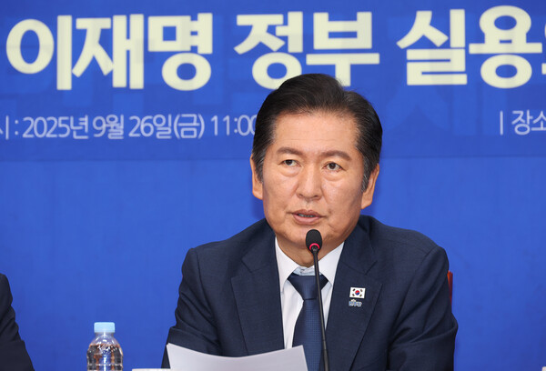  더불어민주당 정청래 대표가 26일 서울 여의도 국회에서 열린 외교안보통일자문회의 세미나 '유엔총회 계기 이재명 정부 실용외교·다자외교 전략'에서 발언하고 있다. [사진=연합뉴스]