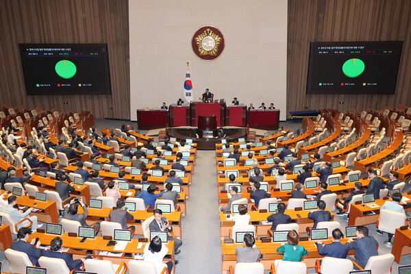 26일 서울 여의도 국회 본회의에서 정부조직법 일부개정법률안에 대한 수정안이 통과되고 있다. [사진=연합뉴스]