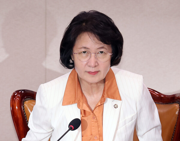 8월 26일 서울 여의도 국회에서 열린 법제사법위원회 전체회의에서 추미애 위원장이 착석하고 있다. [사진=연합뉴스]