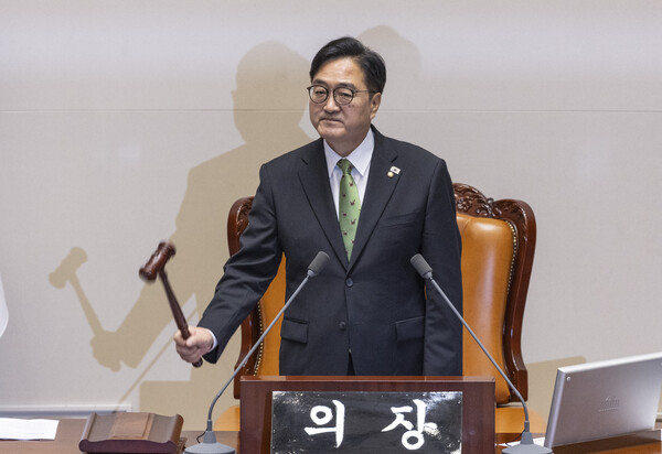 우원식 국회의장이 9월18일 국회 본회의장에서 국회 본회의 교육·사회·문화 분야 대정부질문을 시작하고 있다.[사진=연합뉴스]