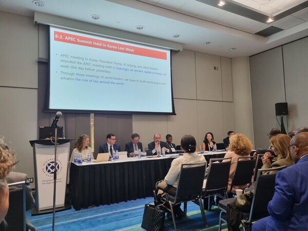 3일(현지시간) 캐나다 토론토에서 개최된 세계변호사협회 연례총회에서 발표하는 성낙인 전 서울대 총장 [사진=연합뉴스, 독자 제공.]