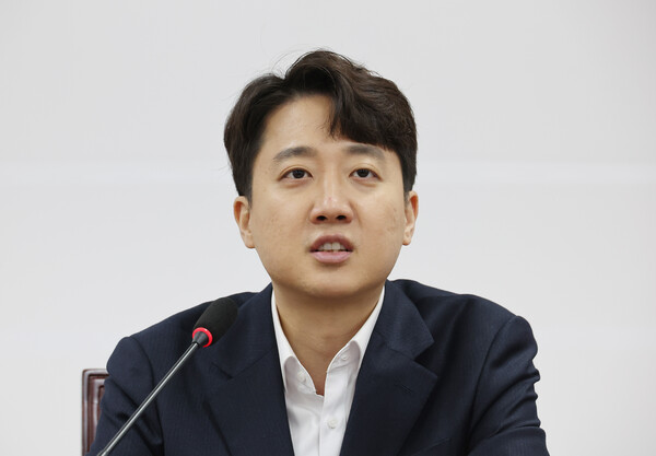 이준석 개혁신당 대표는 7일 라디오에 출연해 국민의힘과 '지방선거 연대설'에 대해 "개혁신당 만의 방식으로 완주하겠다"며 선거 연대는 고려 대상이 아님을 분명히 했다. [사진=연합뉴스]