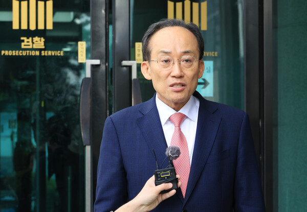  국민의힘 추경호 전 원내대표가 지난 달 31일 서울 서초구 서울고검에 마련된 조은석 내란특별검사팀 사무실에서 조사를 마치고 나와 기자의 질문에 답하고 있다. [사진=연합뉴스]