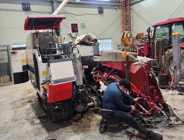 농업기계 지정수리점 수리/사진=아산시 제공