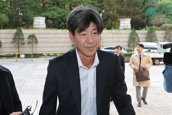 대장동 개발 비리 의혹으로 재판에 넘겨진 남욱 변호사가 31일 서울 서초구 중앙지법에서 열린 1심 선고공판에 출석하고 있다. [사진=연합뉴스]