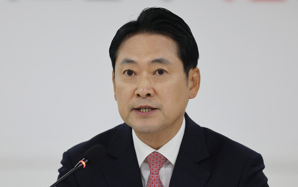 국민의힘 장동혁 대표가 10일 청주시 국민의힘 충북도당 사무실에서 열린 최고위원회의에서 발언하고 있다.[사진=연합뉴스]