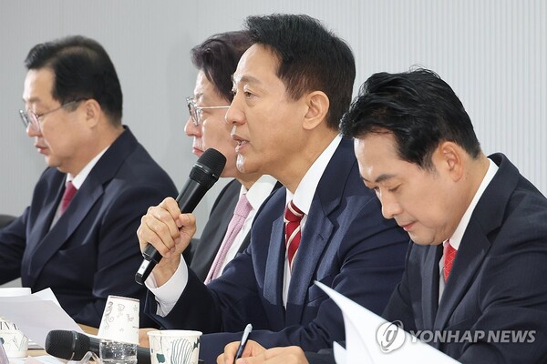 오세훈 서울시장이 12일 서울 여의도 당사에서 열린 '지방선거총괄기획단-시도 광역단체장 연석회의'에서 발언하고 있다. [사진=연합뉴스]