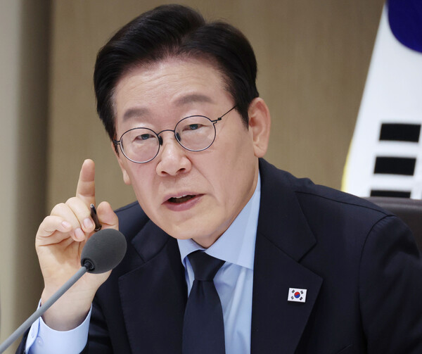 이재명 대통령이 11일 용산 대통령실에서 열린 국무회의를 주재하고 있다. [사진=연합뉴스]