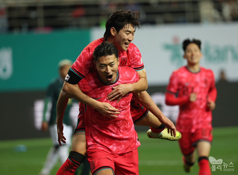 두 번째 골을 터뜨리고 기뻐하는 조규성