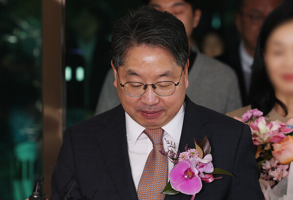 퇴임식을 마친 노만석 검찰총장 직무대행이 14일 서울 서초구 대검찰청을 나서고 있다. [사진=연합뉴스]