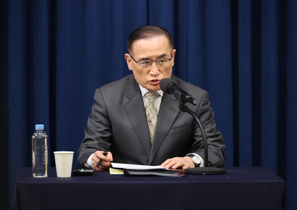 위성락 국가안보실장이 14일 용산 대통령실 기자회견장에서 이재명 대통령 G20 순방 일정 관련 브리핑을 하고 있다. [사진=연합뉴스]