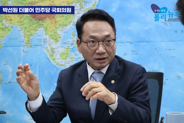 박선원 더불어민주당 의원은 11월 12일 정국인터뷰에서 "내란 실체가 분명하고, 이건 국헌문란을 넘어서 대한민국을 통째로 전쟁의 불구덩이에 집어넣으려고 했던 정말 위험하고, 모든 사람이 분노할 수밖에 없는 일"이라고 말했다. [사진=폴리뉴스 이준수 PD]