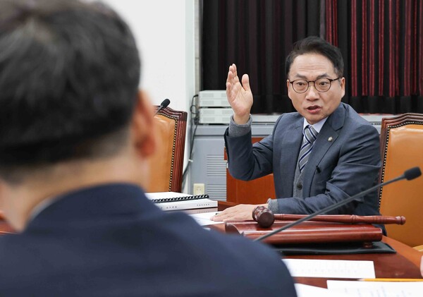 11월 5일 국회 정보위원회 더불어민주당 간사인 박선원 의원이 국회에서 열린 정보위원회 2025년도 국방정보본부 등에 대한 국정감사에서 발언하고 있다. [사진=연합뉴스]