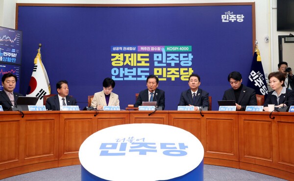 지난17일 여의도 국회에서  최고위원회 발언중인 더불어민주당 정청래대표