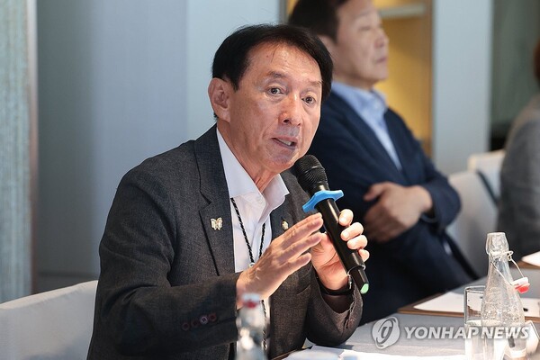 캄보디아 교민간담회서 발언하는 김석기 국회 외교통일위원회 위원장. [사진=연합뉴스]