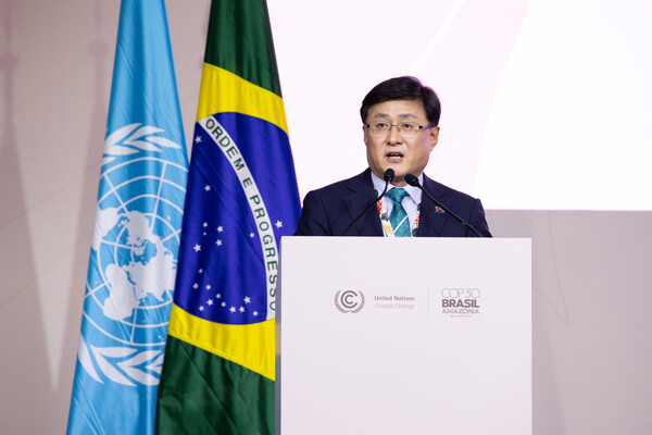  김성환 기후에너지환경부 장관이 17일(현지시간) 브라질 벨렝에서 열린 제30차 유엔기후변화협약당사국총회(COP30)에서 2035 NDC 목표에 대해 고위급 연설을 하고 있다. [사진=기후에너지환경부 제공. 재판매 및 DB 금지]