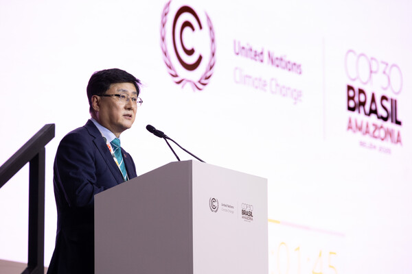 ) 김성환 기후에너지환경부 장관이 17일(현지시간) 브라질 벨렝에서 열린 제30차 유엔기후변화협약당사국총회(COP30)에서 2035 NDC 목표에 대해 고위급 연설을 하고 있다.[사진=기후에너지환경부 제공. 재판매 및 DB 금지]