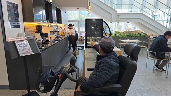 배리어프리 키오스크·경사로 설치로 장애친화 도시 조성 박차 / 사진=대구 중구 제공