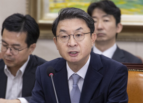 이억원 금융위원장 후보자가 2일 국회 정무위원회에서 열린 인사청문회에 출석해 의원 질의에 답하고 있다. [사진=연합뉴스]