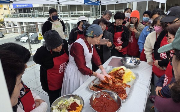 ▲ 김장 한마당 (사진=전남도 제공)